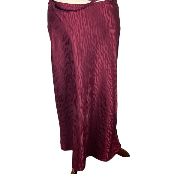 LULU'S FIERCE VISION JACQUARD CUTOUT SATIN MIDI DRESS IN WINE RED NWT SIZE LARGE - Picture 5 of 16